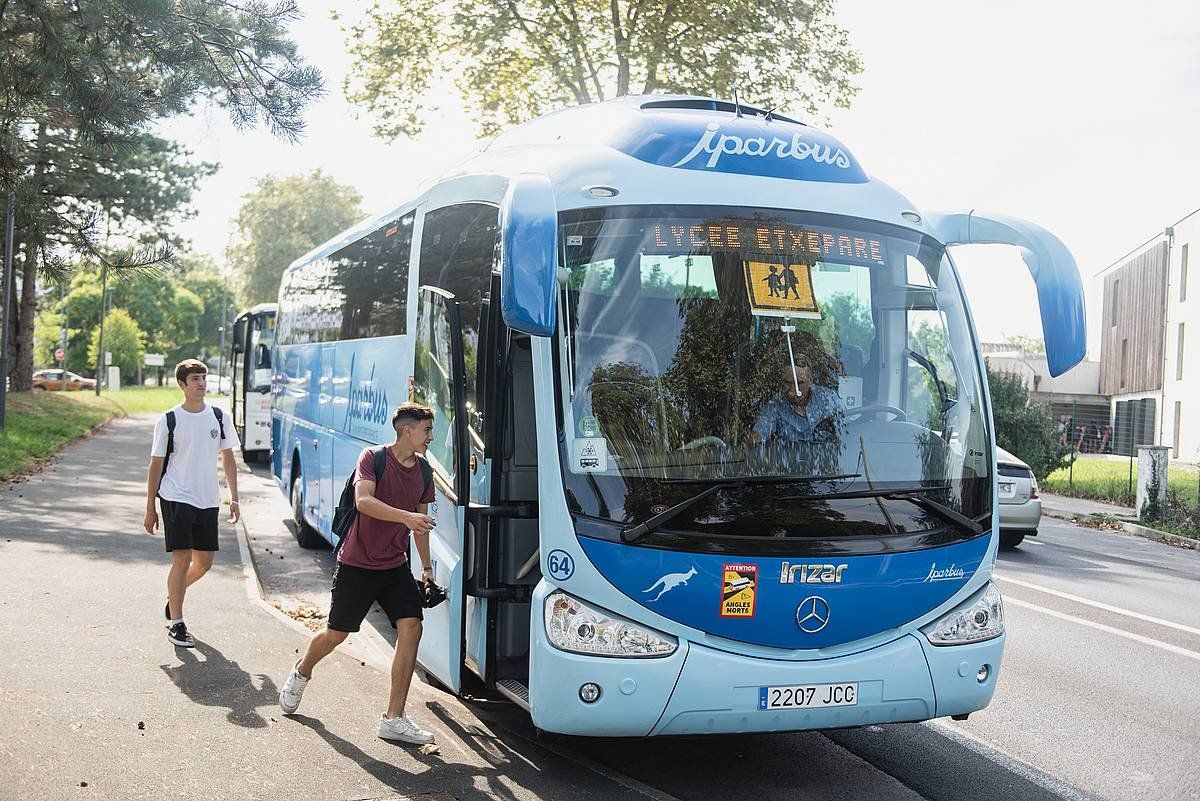 Eskola garraioko autobus bat, artxiboko irudi batean. GUILLAUME FAUVEAU