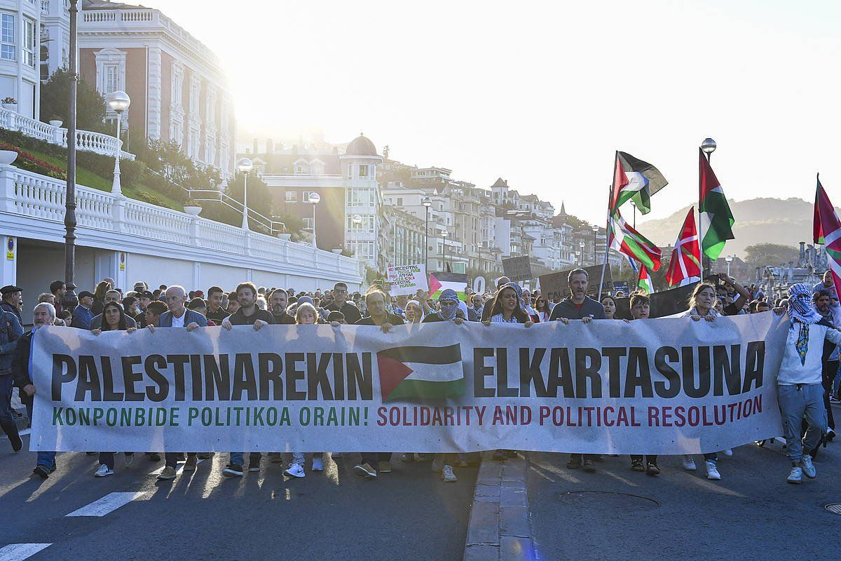 Donostian egindako manifestazioa, Palestinarekiko elkartasunez. IDOIA ZABALETA / FOKU