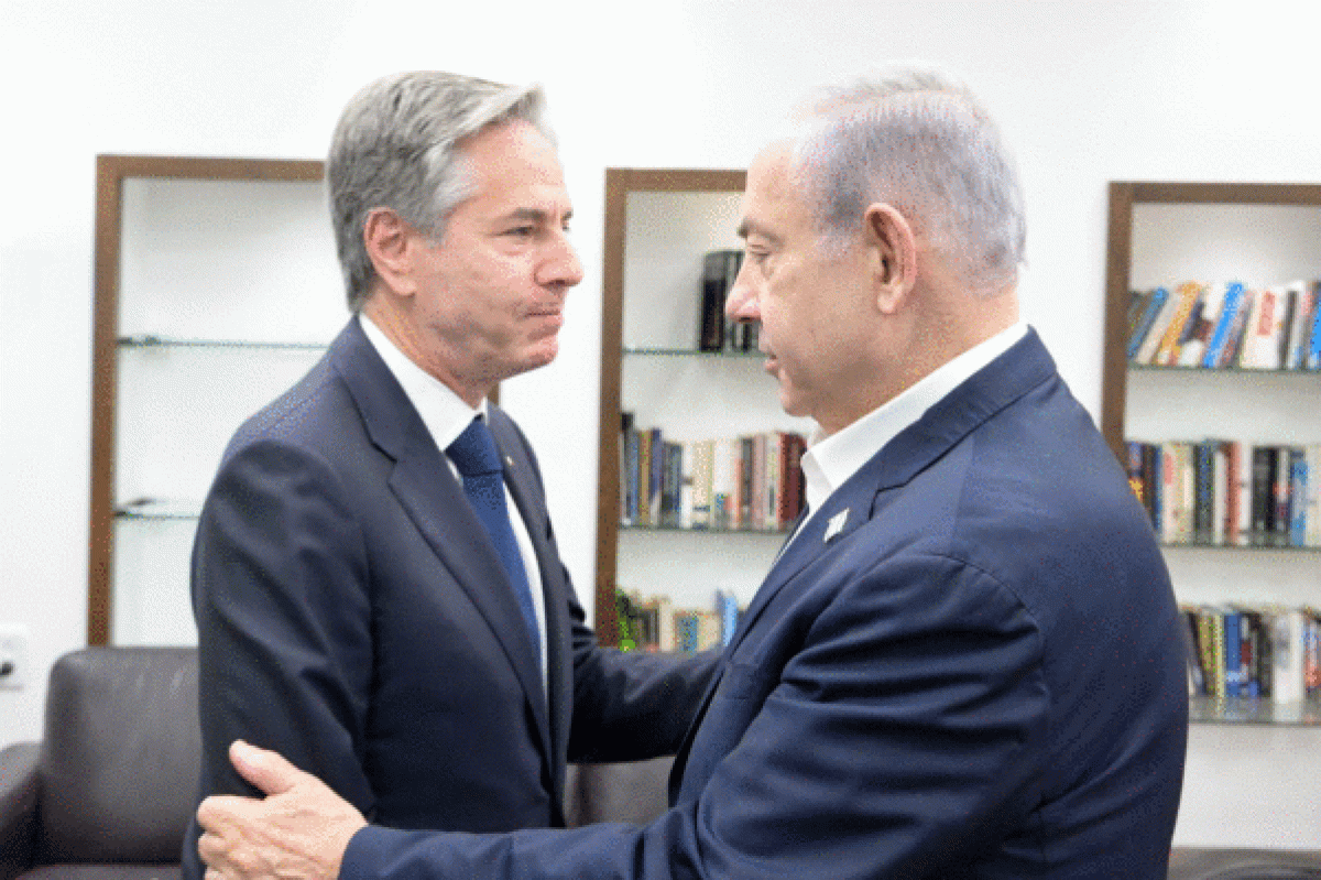 Antony Blinken AEBetako idazkaria eta Benjamin Netanyahu Israelgo lehen ministroa, gaur, Tel Aviven. AMOS BEN GERSHOM / EFE
