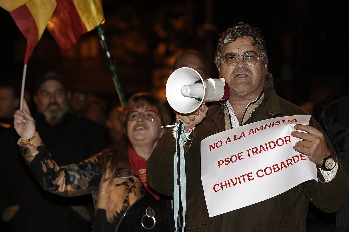 Iruñean egindako eskuin muturarren protesta, atzo. JESUS DIGES / EFE