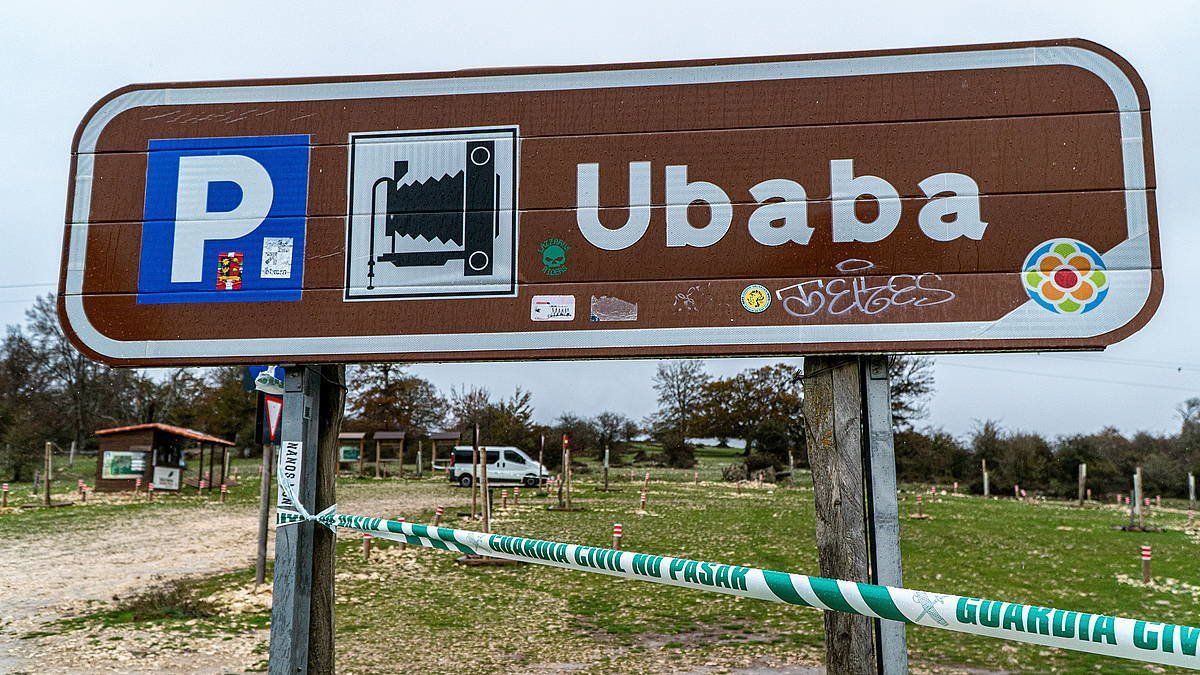 Ubaba inguruan aurkitu zuten atzo gizonaren furgoneta. AITOR KARASATORRE / FOKU