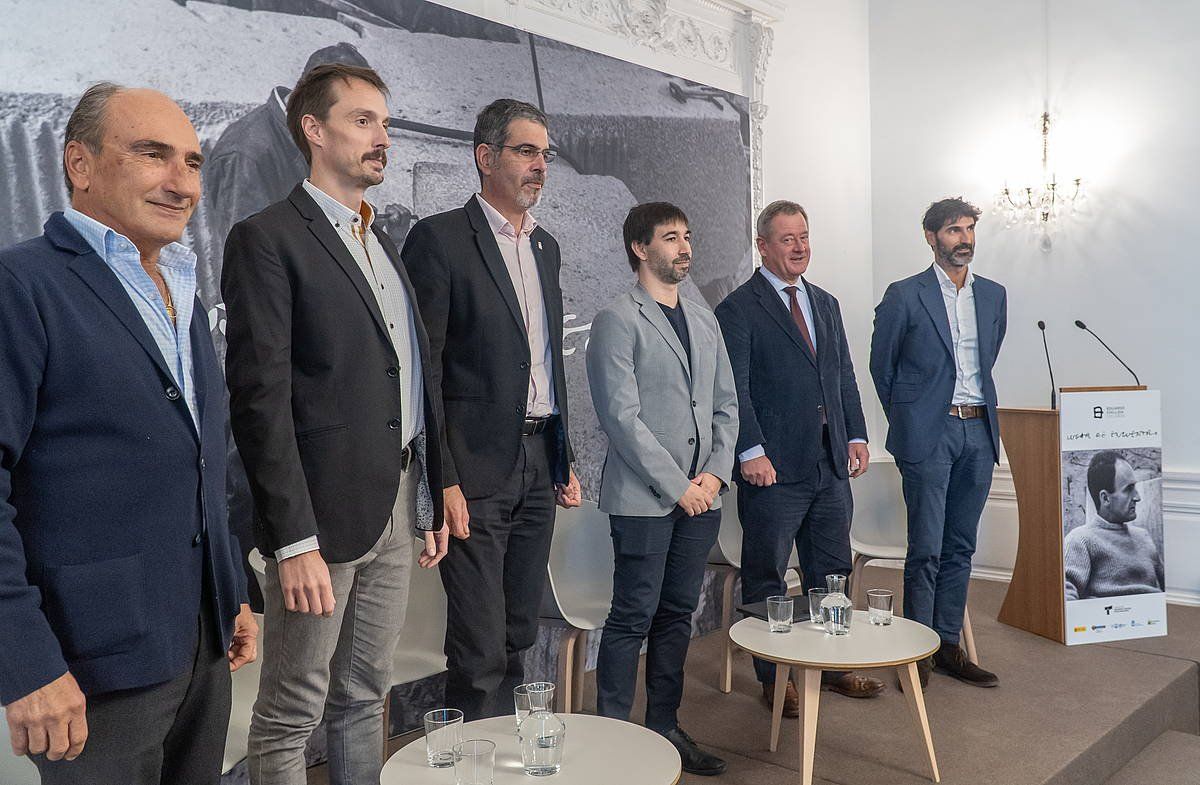 Eduardo Txillidaren mendeurreneko ekitaldiak aurkezteko prentsaurrekoa, gaur, Donostian. ANDONI CANELLADA / FOKU