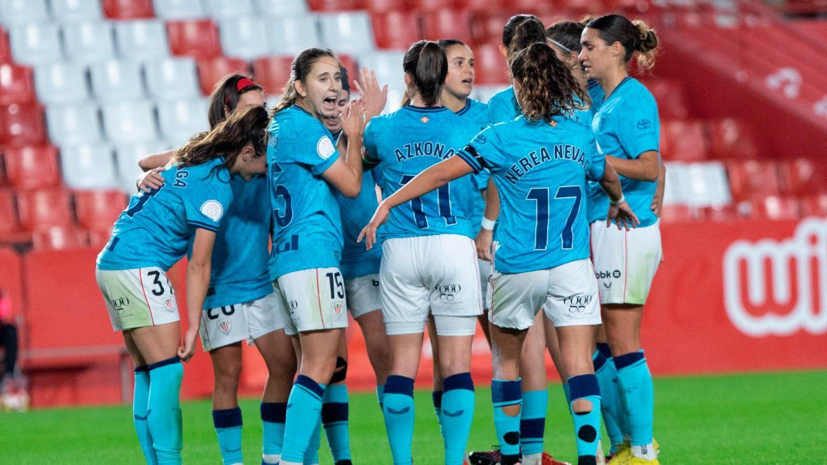 Athleticeko jokalariak sartutako goletako bat ospatzen. ATHLETIC