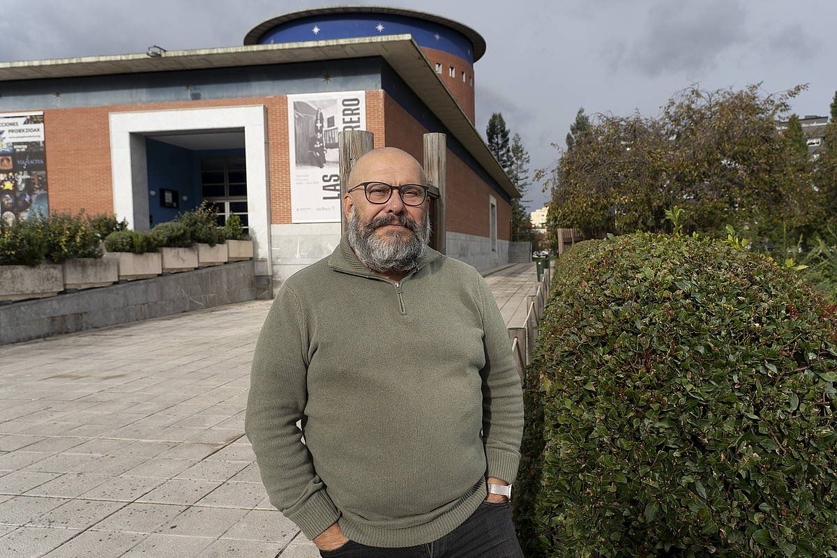 Javier Armentia astrofisikari eta Iruñeko Planetarioko zuzendaria. IñIGO URIZ / FOKU