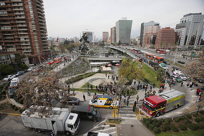 Santiagon erasoa izandako lekua, anbulantziak eta Polizia bertan direla. MARIO RUIZ / EFE