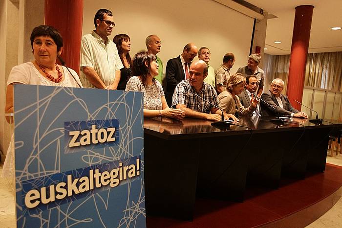 Euskaltegira hurbiltzeko deia egin diete ikasleen gurasoei. ARGAZKI PRESS