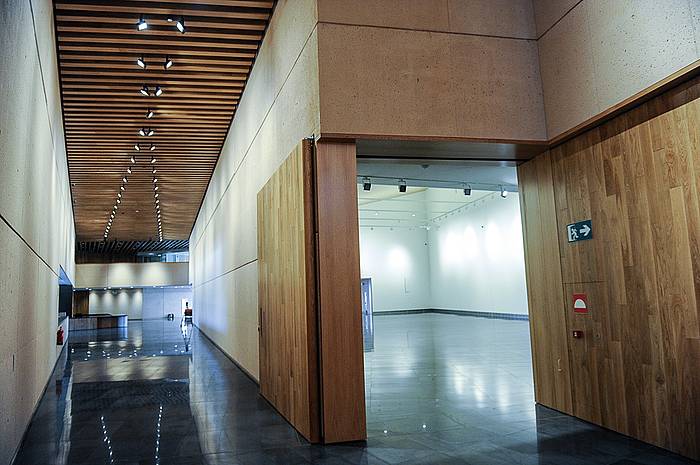 Nafarroako Unibertsitatearen Museoa aurkeztu du Rafael Moneok hedabideen aurrean. JAGOBA MANTEROLA / ARGAZKI PRESS