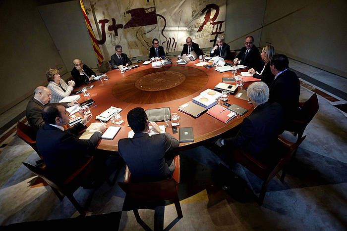 Kataluniako Gobernuaren bilera, Auzitegi Konstituzionalaren erabakiaren berri izan aurretik. ALBERTO ESTEVEZ / EFE