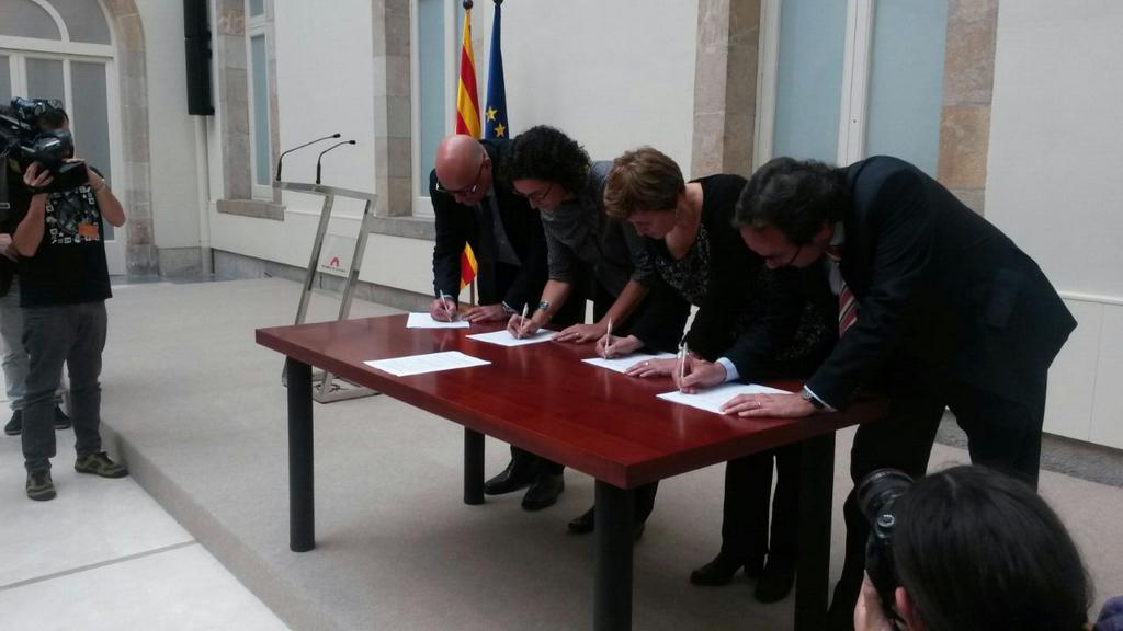 Kataluniako ordezkari politikoen agerraldia, salaketa aurkezten. @ESQUERRA_ERC