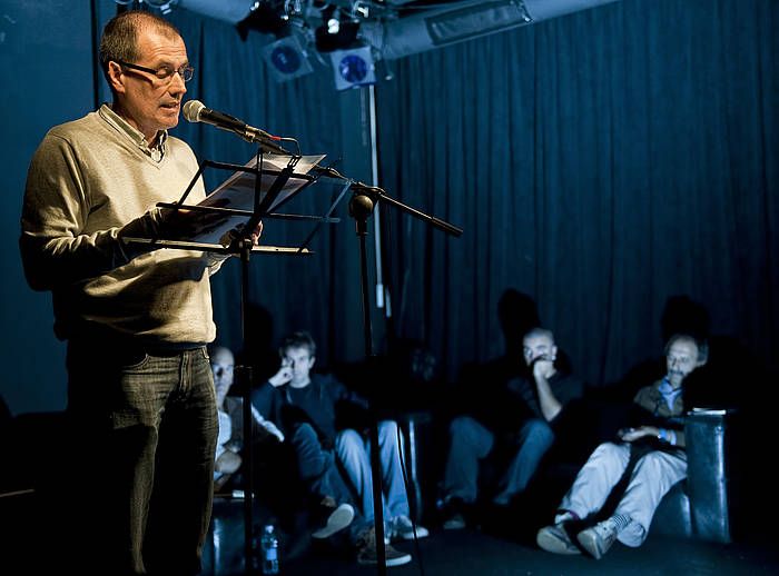 Jose Luis Otamendi, poesia errezitaldi batean. JON URBE, ARGAZKI PRESS