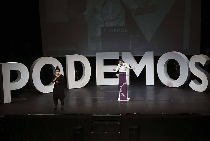 Pablo Iglesias, Podemosen estatuko zuzendaritza jakinarazteko ekitaldian. Zuzendaritza horretako kide da Ione Belarra. CHEMA MOYA / EFE
