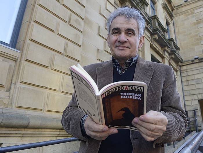 Bernardo Atxaga, liburuaren aurkezpenean, Donostian. GORKA RUBIO / ARGAZKI PRESS