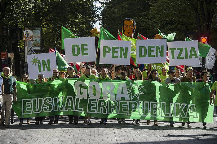 Independentziaren alde pasa den urriaren 12an Bilbon egindako manifestazio, Independentista sareak deituta. LUIS JAUREGIALTZO / ARGAZKI PRESS