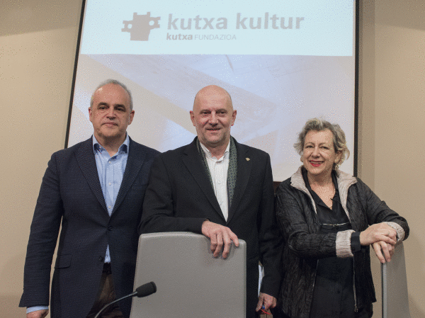 Mendarte, Ruiz eta Beloki Kutxako ordezkariak gaur goizean. GORKA RUBIO / ARGAZKI PRESS