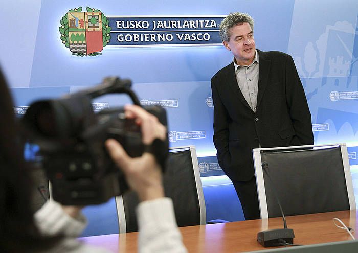 Joxean Muñoz, Eusko Jaurlaritzako Kultura sailburuordea, gaurko agerraldian. JUAN HERRERO / EFE