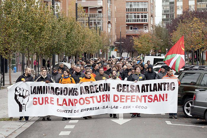 Celsa Atlantic-eko langileen 2013ko protesta bat, lanpostuen murrizketak salatzeko. DAVID AGUILAR, EFE