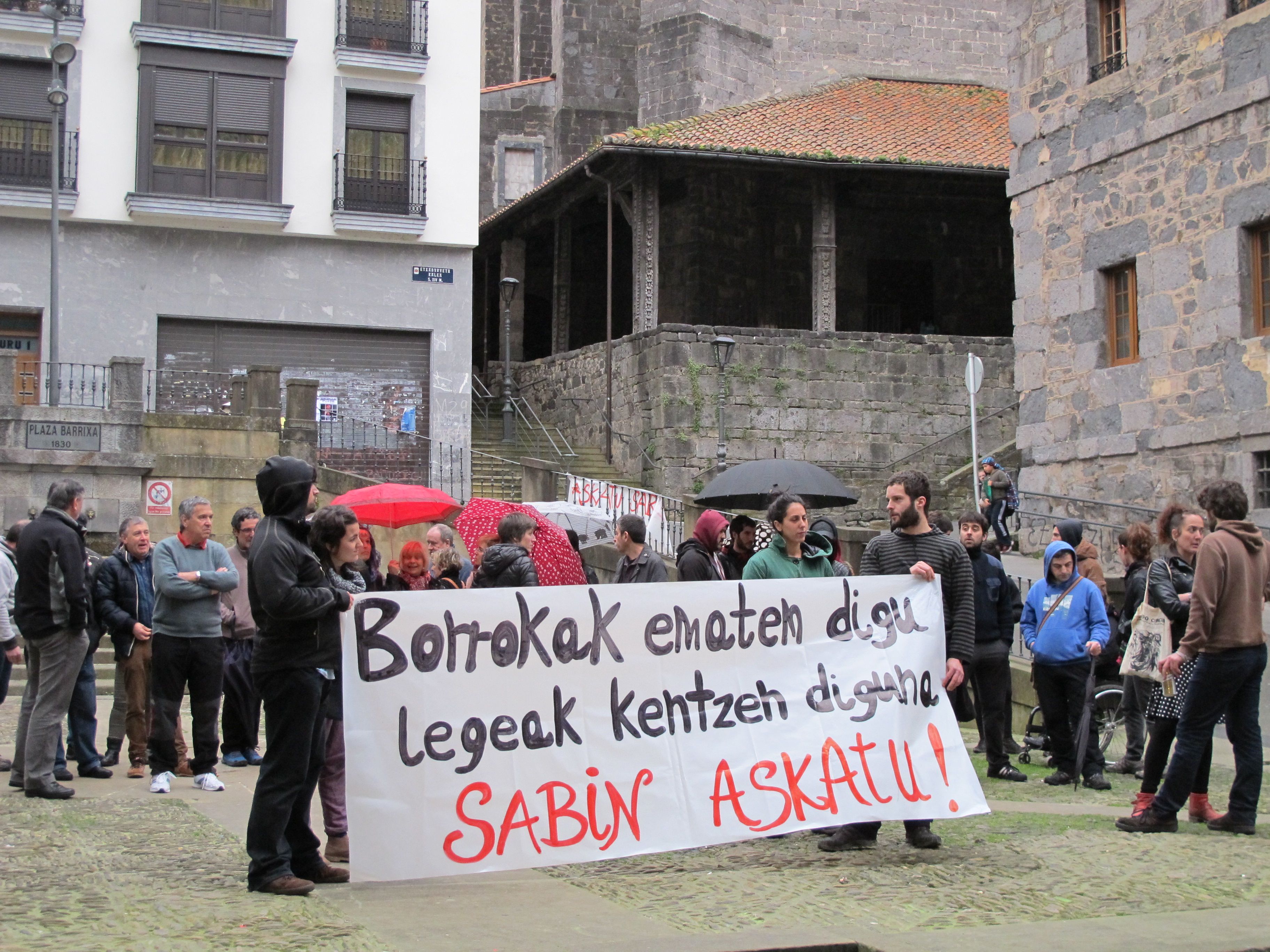 Sabin Mendizabalen aldeko elkarretaratze bat.