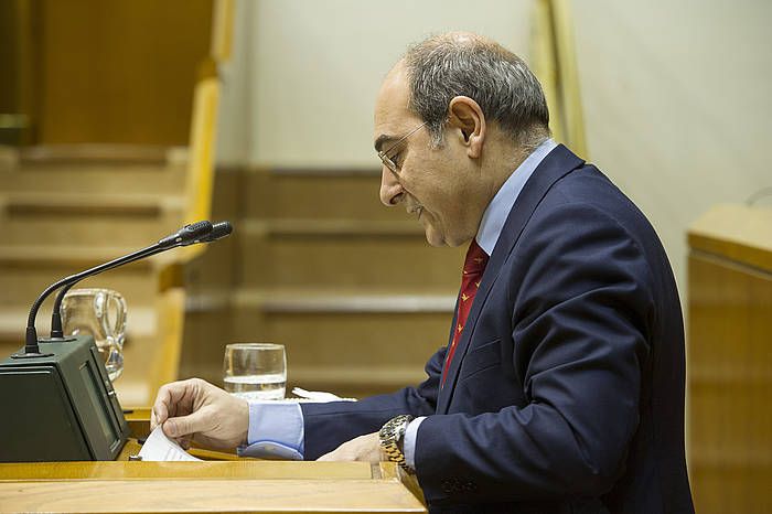 Jon Darpon, Eusko Legebiltzarreko saio ba. JUANAN RUIZ / ARGAZKI PRESS