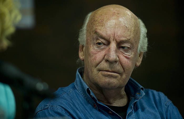 Eduardo Galeano 2012an Bilboko Liburu Azokan, Kritikaren saria jaso zuenean. LUIS JAUREGIALTZO, ARGAZKI PRESS