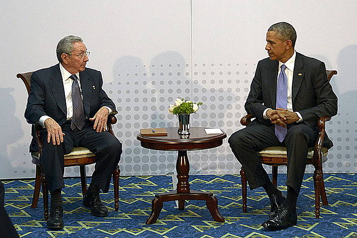 Raul Castro eta Barack Obama, Amerikako VII. Goi Bileran izandako solasaldian. EFE