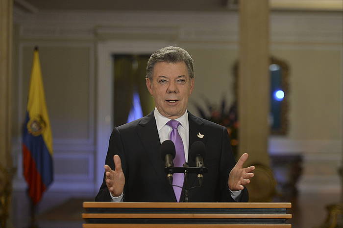 Juan Manuel Santos Kolonbiako presidentea, FARCen aurkako bonbardaketak eten egingo zituela iragartzeko emandako prentsaurrekoan. EFRAIN HERRERA / EFE