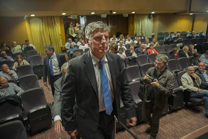 Xabier Iturbe, Kutxaren asanblada batean. ANDONI CANELLADA / ARGAZKI PRESS