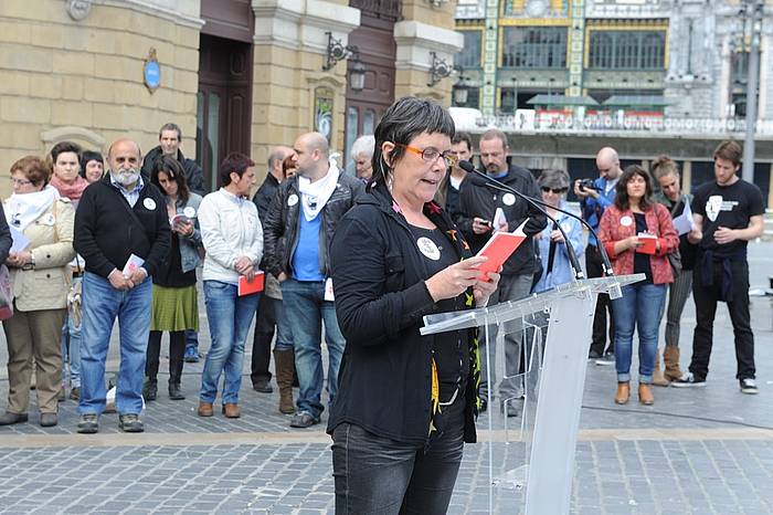 'Dispertsioaren liburuxka'-ren irakurketa, Arriagan. ARGAZKI PRESS