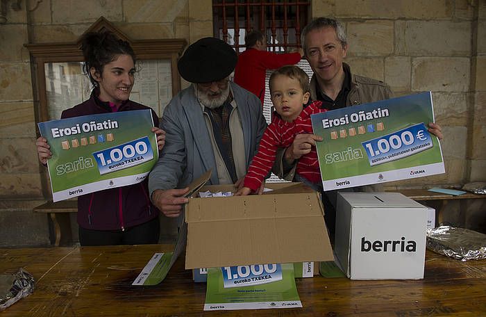Gaur eguerdian egin dute zozketa Oñatin. RAUL BOGAJO / ARGAZKI PRESS
