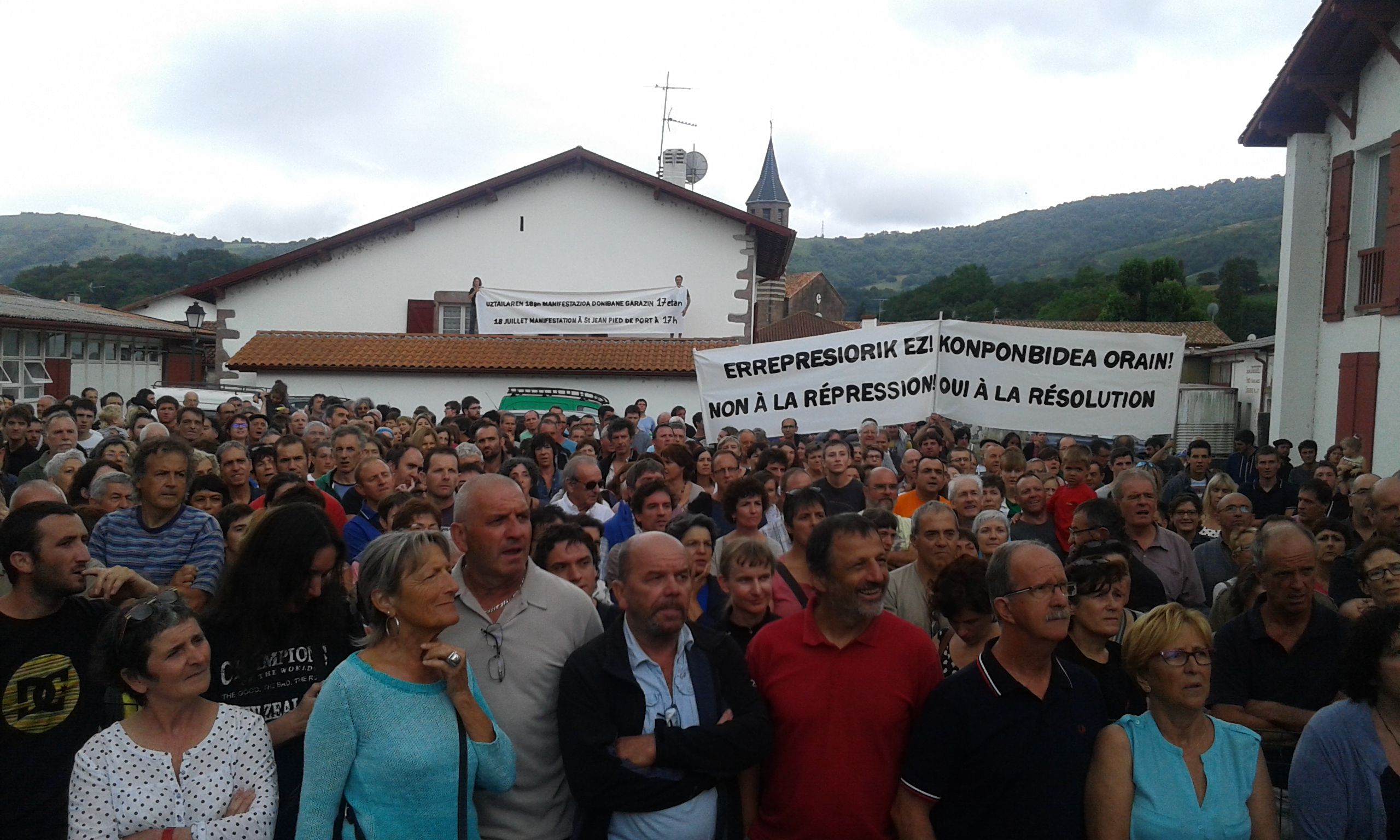 Agerraldi jendetsua egin dute Ortzaizen gaur zortziko manifestazioa deitzeko. NORA ALBERBIDE