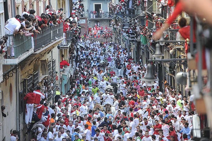 Estafeta kalearen irudi bat, zazpigarren entzierroan. JON URBE / ARGAZKI PRESS