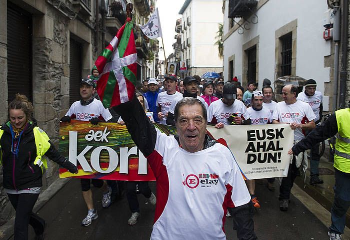 Jose Luis Elkoro, aurtengo martxoan, Korrika Bergaratik igarotzean. LUIS JAUREGIALTZO / ARGAZKI PRESS