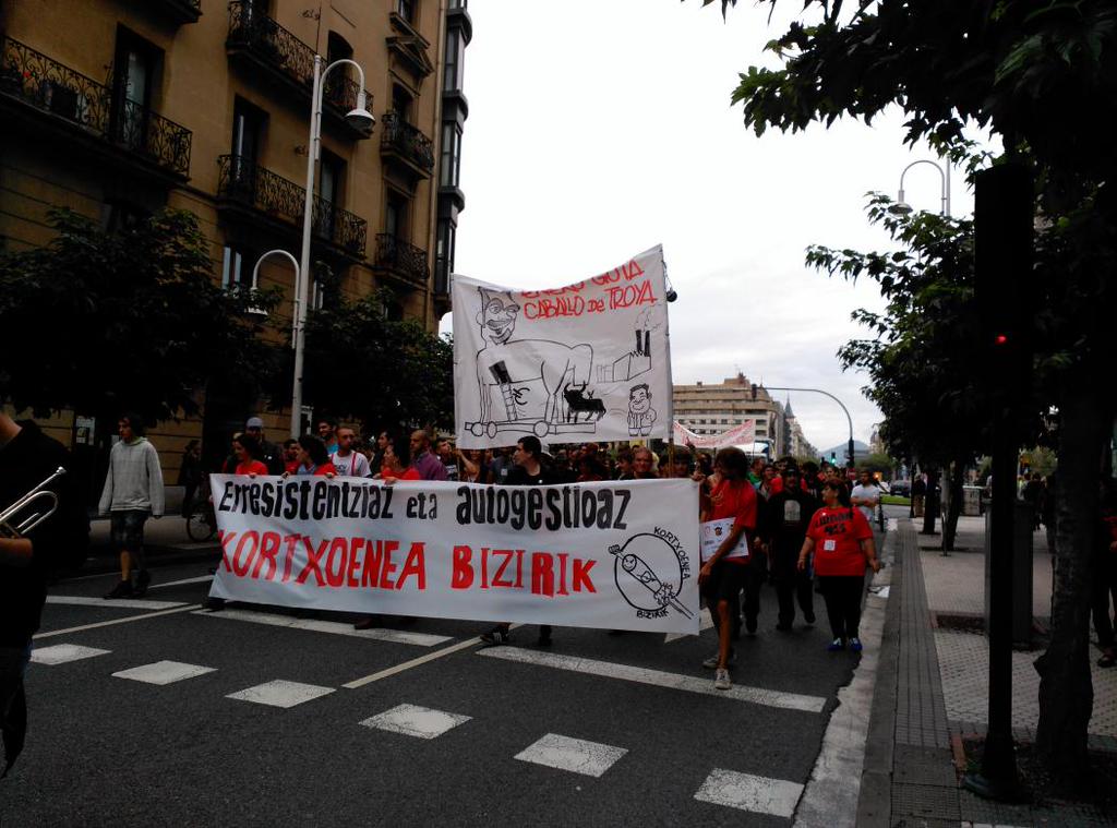 Kortxoenearen aldeko manifestazio burua, Grosen sartzen. @IRUTXULO