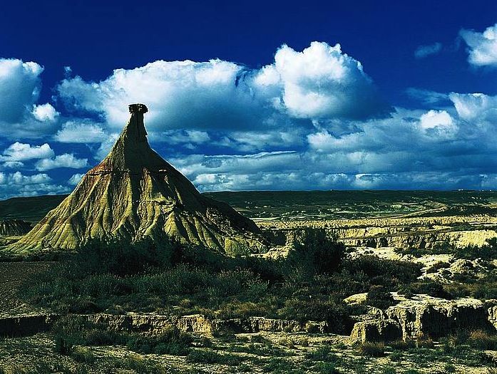 Bardeako Castildetierra monolitoa izango da grabazio gune nagusia. LUIS OTERMIN