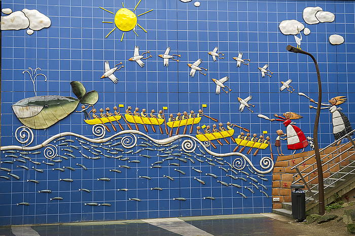 Orioko balearen gertakara irudikatzen duen balearen murala. JUAN CARLOS RUIZ / ARGAZKI PRESS