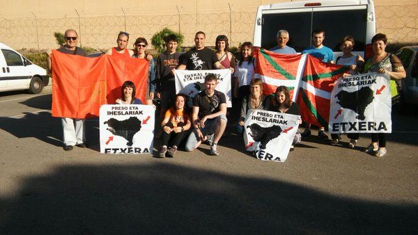Goñi, senide eta lagunekin, espetxetik atera berritan. ETXERAT