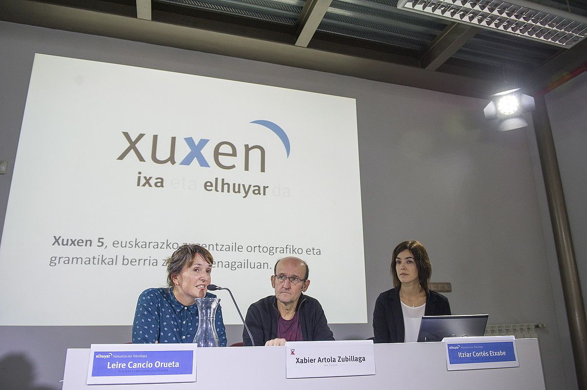 Cancio, Artola eta Cortes, atzo, Xuxen berria aurkezten. JUAN CARLOS RUIZ / ARP. Cancio, Artola eta Cortes, atzo, Xuxen berria aurkezten. JUAN CARLOS RUIZ / ARP.