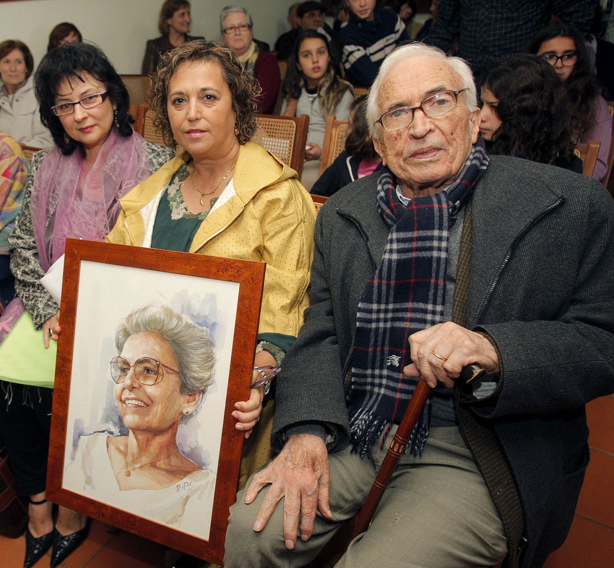 Xose Neira Vilas, duela hilabete, Vila de Crucesen, Anisia Miranda zenaren omenezko ekitaldi batean. XOÁN REY / EFE. Xose Neira Vilas, duela hilabete, Vila de Crucesen, Anisia Miranda zenaren omenezko ekitaldi batean. XOÁN REY / EFE.