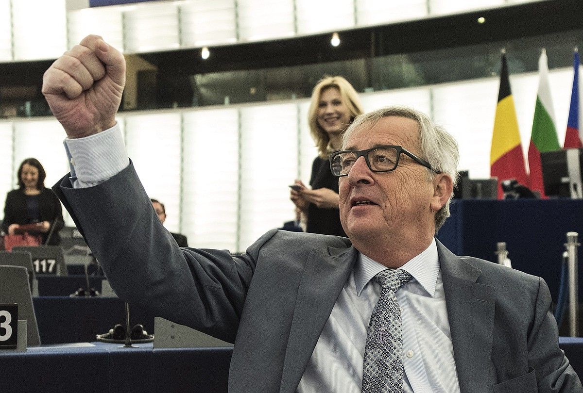 Jean-Claude Juncker, atzo, Europako Parlamentuan. PATRICK SEEGER / EFE.
