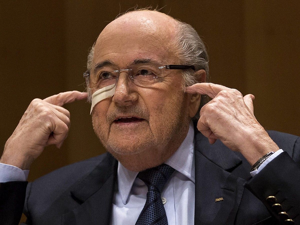 Joseph Blatter FIFAko presidente ohia, atzo Genevan eman zuen prentsaurrekoan. PATRICK B. KRAEMER / EFE. Joseph Blatter FIFAko presidente ohia, atzo Genevan eman zuen prentsaurrekoan. PATRICK B. KRAEMER / EFE.