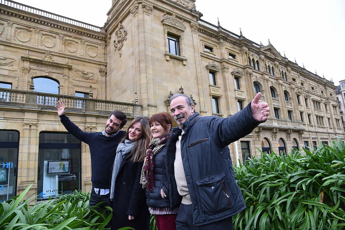 Arkaitz Mendoza, Marife Nogales, Maria Jesus Gurrutxaga eta Josean Garcia, aurkezpenean. ANDONI CANELLADA / ARGAZKI PRESS.