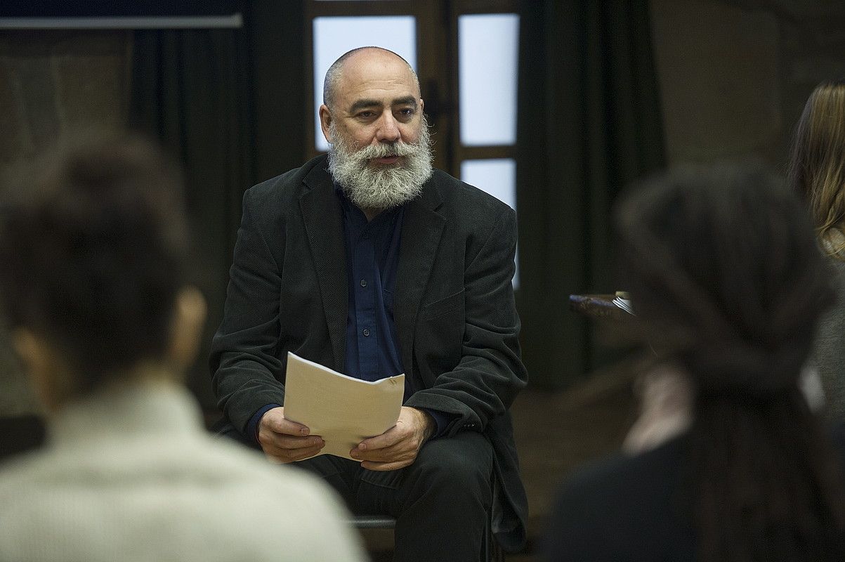 Javier Saez del Alamo, Errenterian eskaini zuen tailerrean. JON URBE / ARGAZKI PRESS.