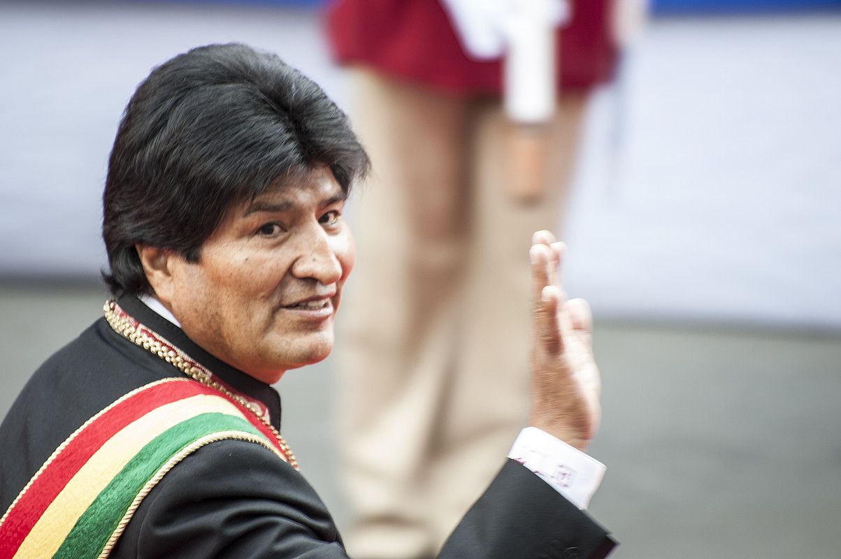 Evo Morales Boliviako presidentea, atzo, legebiltzarrean egindako saioaren aurretik, La Pazen. JOANES ETXEBARRIA.