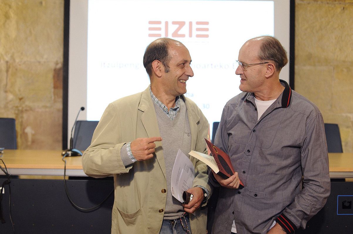 Mikel Garmendia eta Karlos del Olmo, atzo, Donostian. JON URBE / ARGAZKI PRESS. Mikel Garmendia eta Karlos del Olmo, atzo, Donostian. JON URBE / ARGAZKI PRESS.