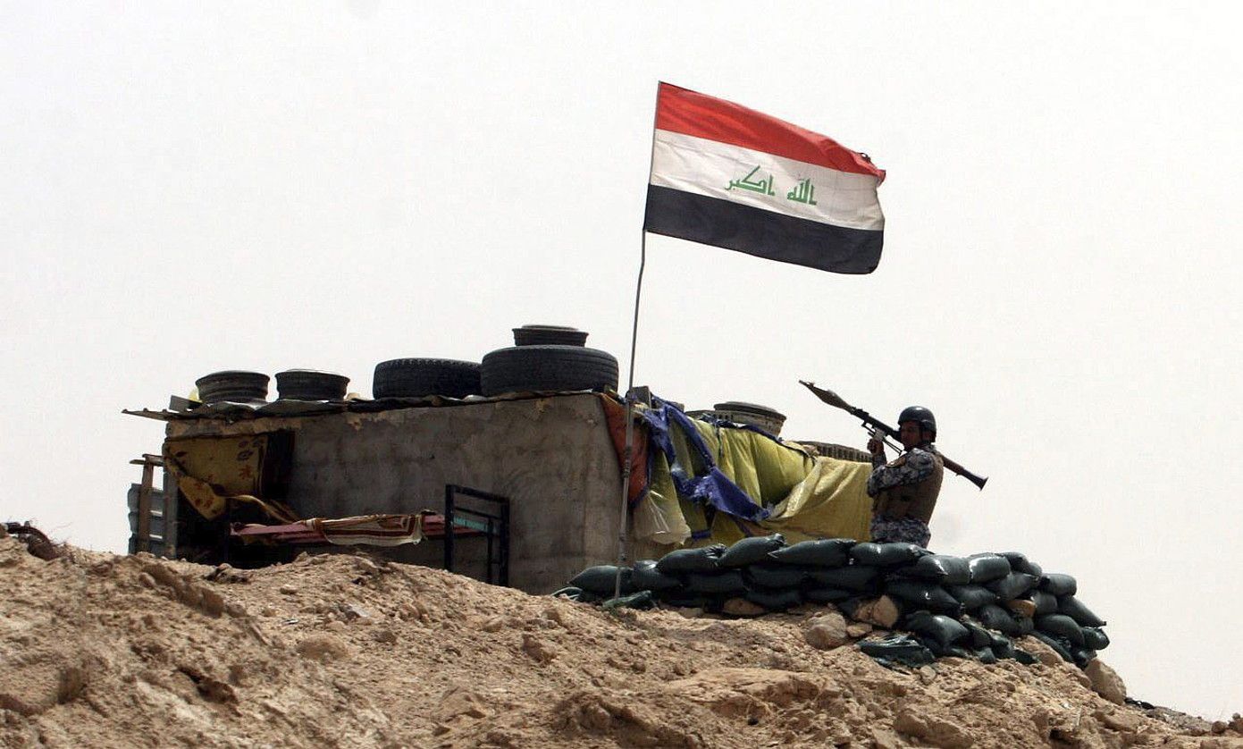 Irakeko soldadu bat Ramadi hiritik hurbil, iragan ekainean, mendebaldeko Al-Anbar probintzian. ALAA AL-SHEMAREE / EFE.