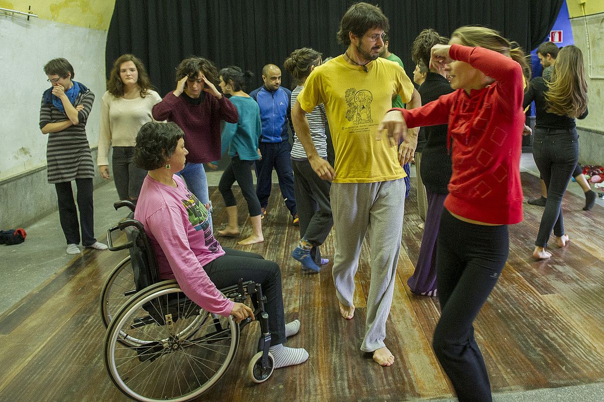 Zapalduen antzerkiaren inguruan topaketaegin dute Donostian. JUAN CARLOS RUIZ / ARGAZKI PRESS.