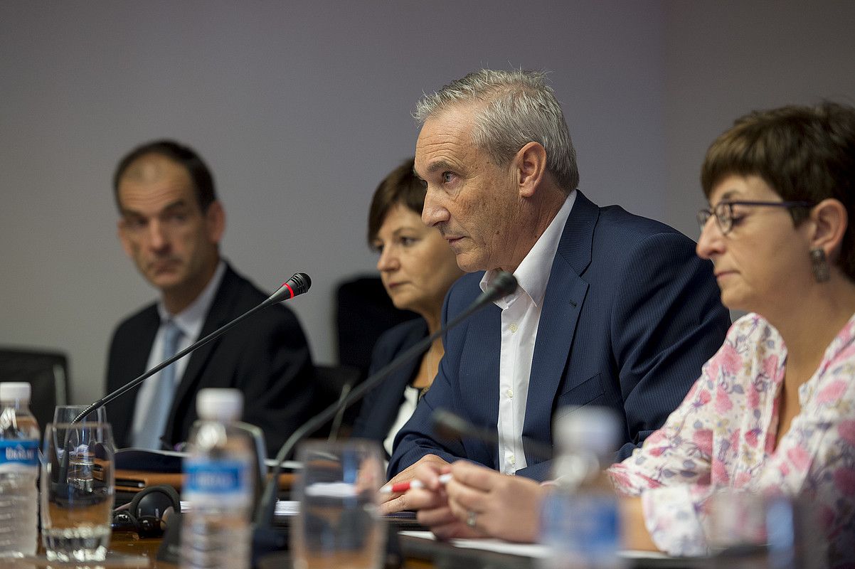 Mikel Aranburu Nafarroako Ogasun kontseilaria, irailean Parlamentuan egindako agerraldi batean. IÑIGO URIZ / ARGAZKI PRESS. Mikel Aranburu Nafarroako Ogasun kontseilaria, irailean Parlamentuan egindako agerraldi batean. IÑIGO URIZ / ARGAZKI PRESS.