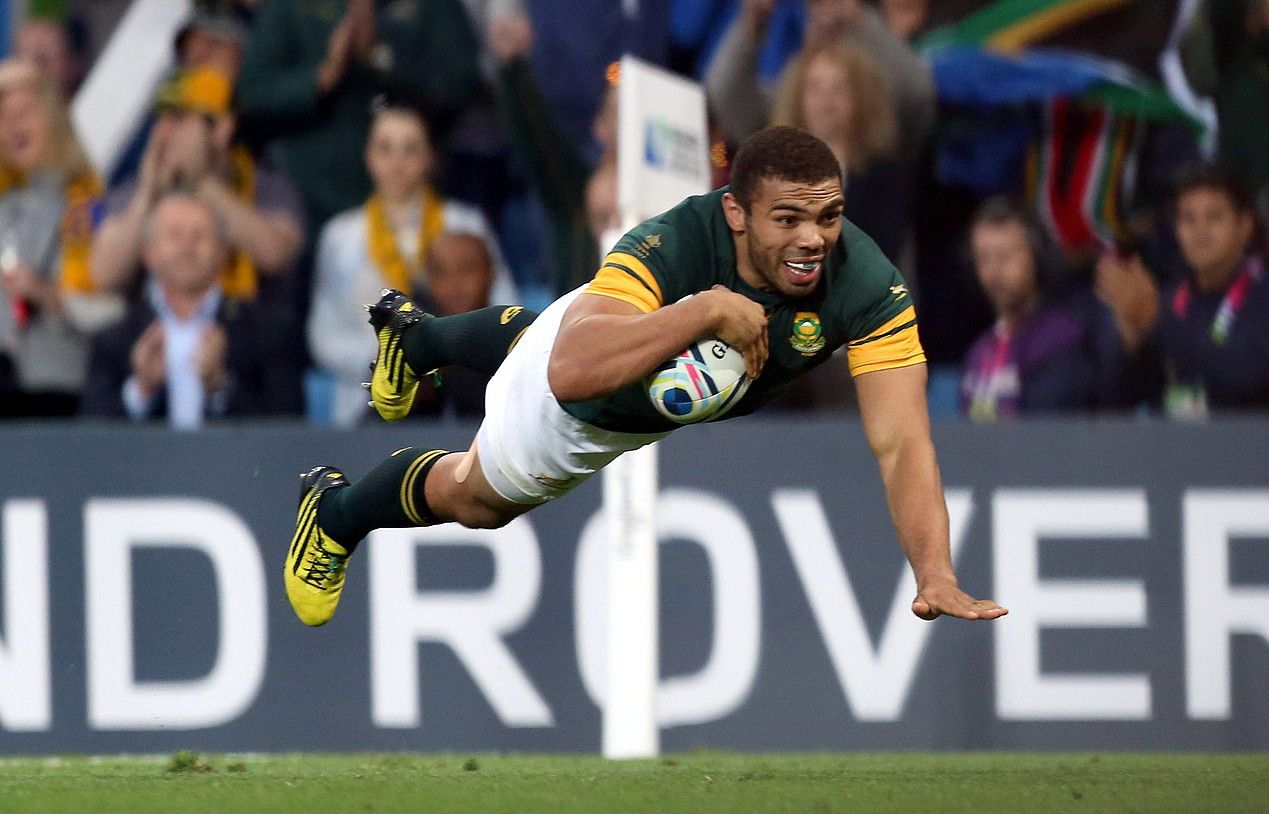 Bryan Habana, Hegoafrikako jokalaria, jokoan den Munduko Kopan entsegu bat sartzear, Samoaren aurkako partidan. DAVID JONES / EFE. Bryan Habana, Hegoafrikako jokalaria, jokoan den Munduko Kopan entsegu bat sartzear, Samoaren aurkako partidan. DAVID JONES / EFE.