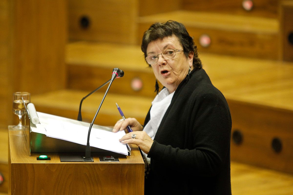 Maria Jose Beaumont Nafarroako Lehendakaritza, Barne, Justizia eta Funtzio Publikoko kontseilaria, atzo, parlamentuan. BERRIA. Maria Jose Beaumont Nafarroako Lehendakaritza, Barne, Justizia eta Funtzio Publikoko kontseilaria, atzo, parlamentuan. BERRIA.