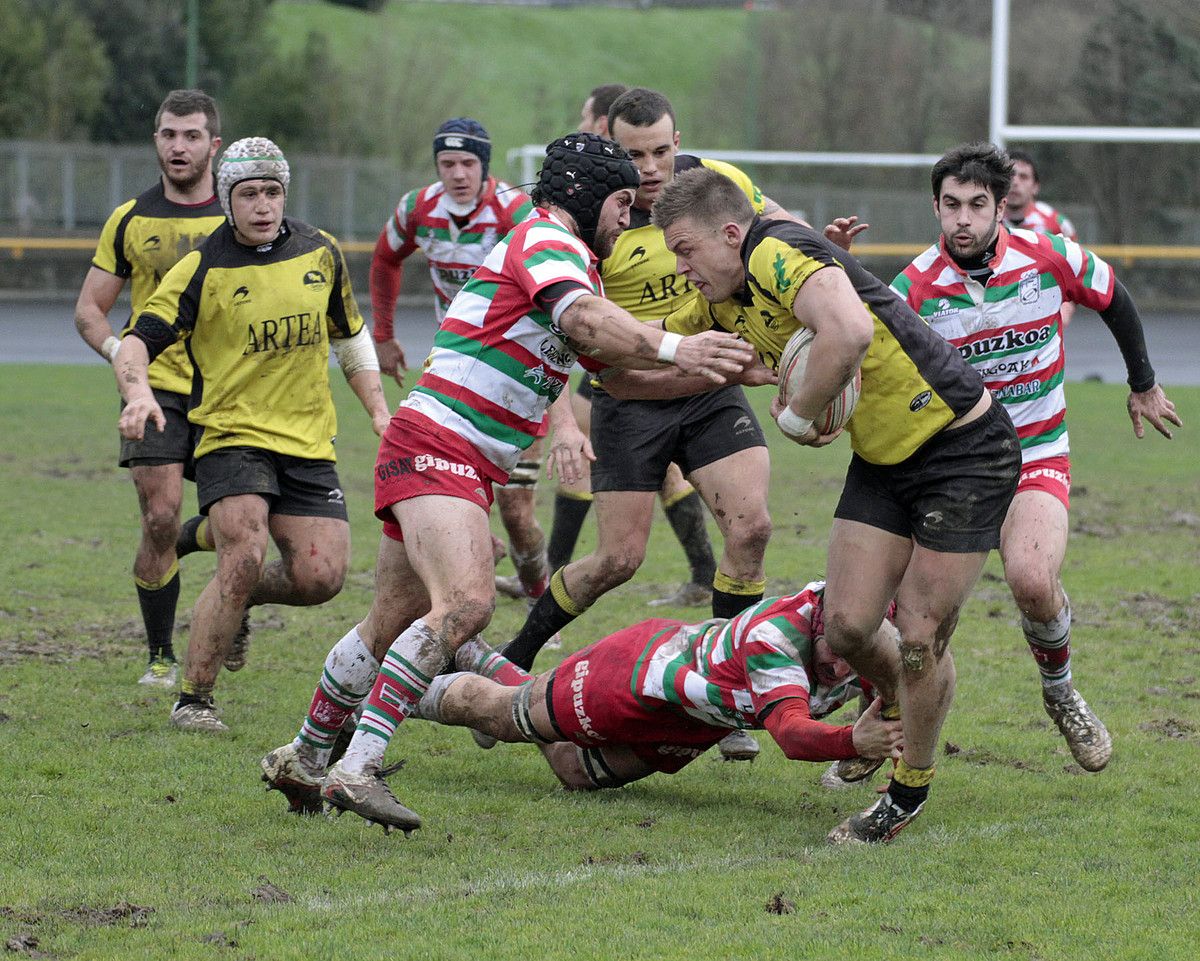 Hernanik eta Getxok iragan sasoian Faduran jokatu zuten derbiko une bat. GETXO RUGBY.