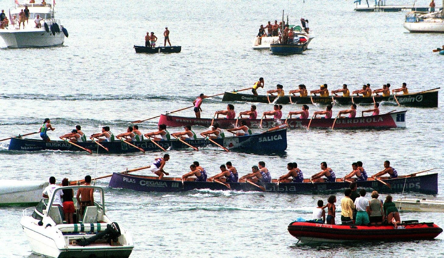San Pedro, Urdaibai, Koxtape eta Orio, 1999ko Kontxako Banderako txanda nagusian. JAVIER ETXEZARRETA / EFE. San Pedro, Urdaibai, Koxtape eta Orio, 1999ko Kontxako Banderako txanda nagusian. JAVIER ETXEZARRETA / EFE.